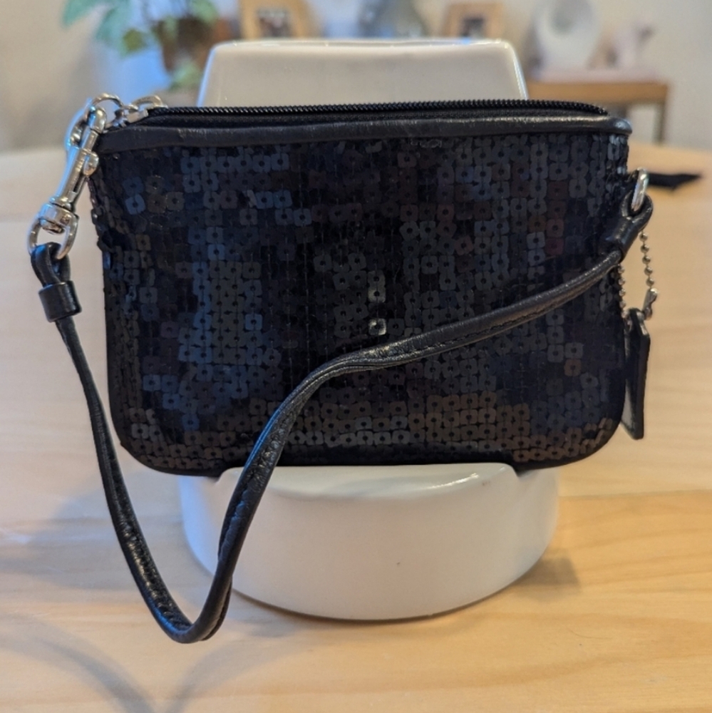 COACH Evening Party Sequins Small Wristlet - Limited Edition -  LIKE NEW - Picture 2 of 6
